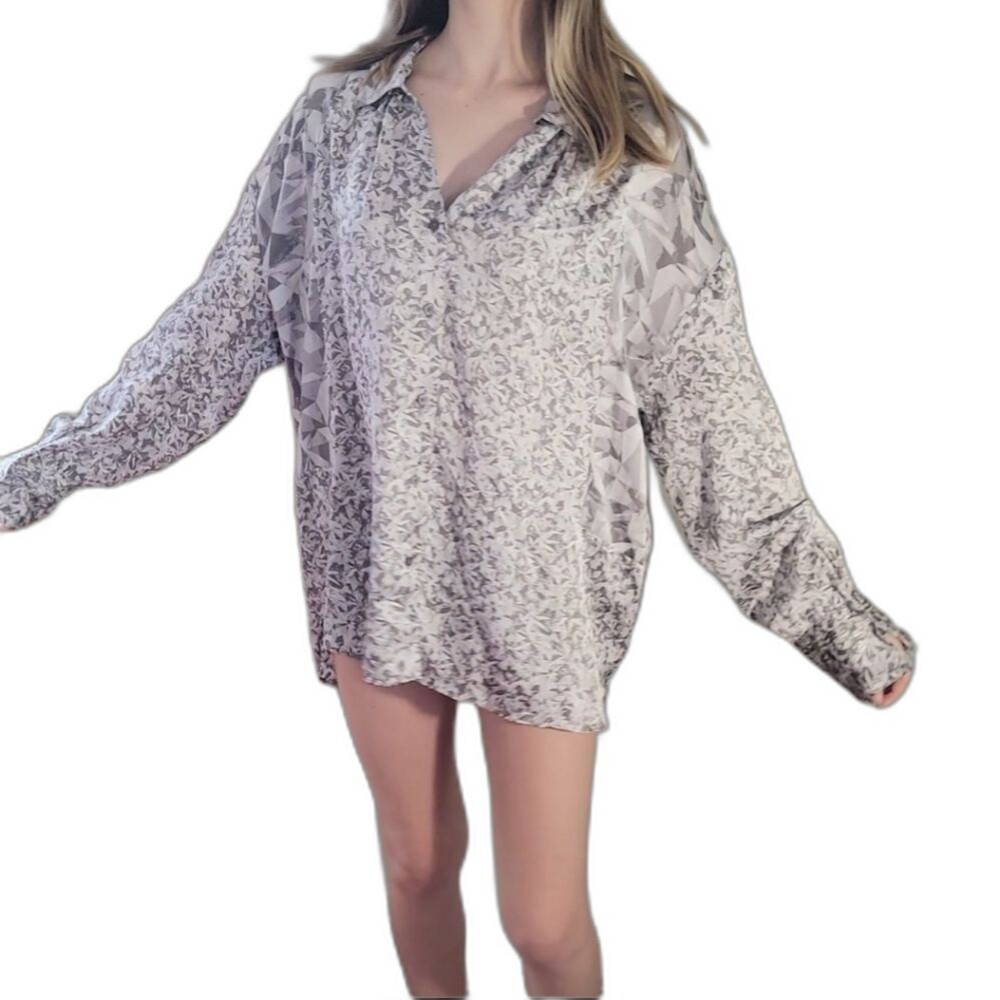 H Halston Womens Size XL Extra Large Button Down Shirt Silver Gray V Neck Line